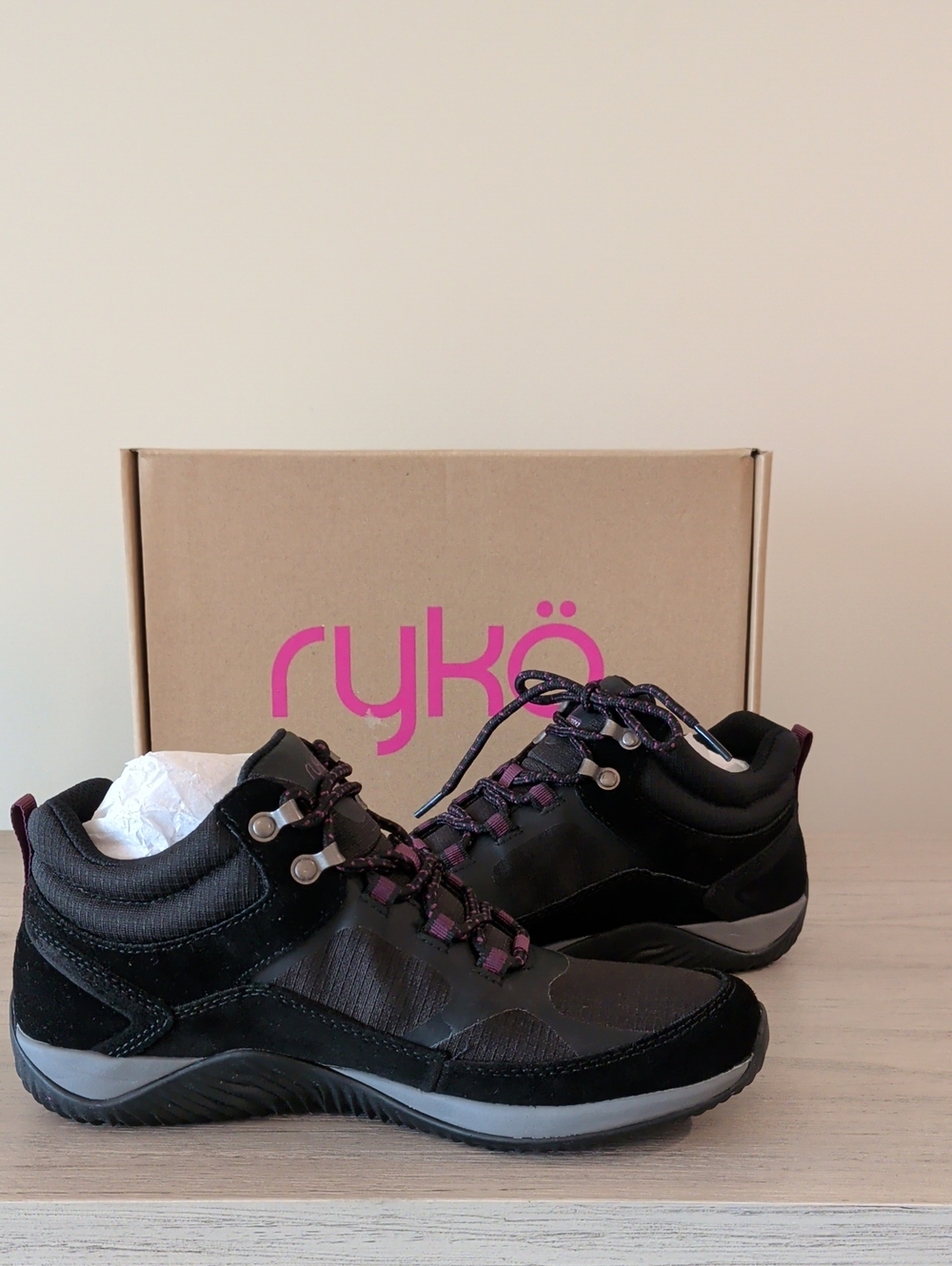 Ryka NIB 7.5 BLK/PPL Outdoor Shoe